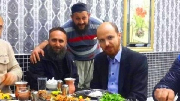 لغز صورة ظهر فيها ابن أردوغان مع قادة "دواعش" بسوريا