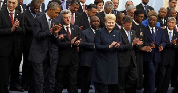 الزعماء المشاركون بقمة الامم المتحدة حول المناخ يلتقطون صورة تذكارية