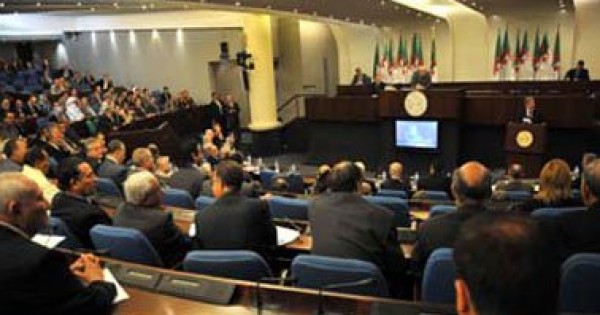 شجار عنيف فى مجلس النواب الجزائرى بين نواب المعارضة والموالاة