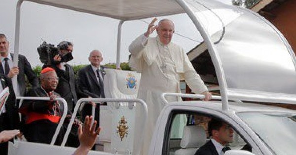 بابا الفاتيكان يغادر جمهورية أفريقيا الوسطى مختتما جولته الأفريقية