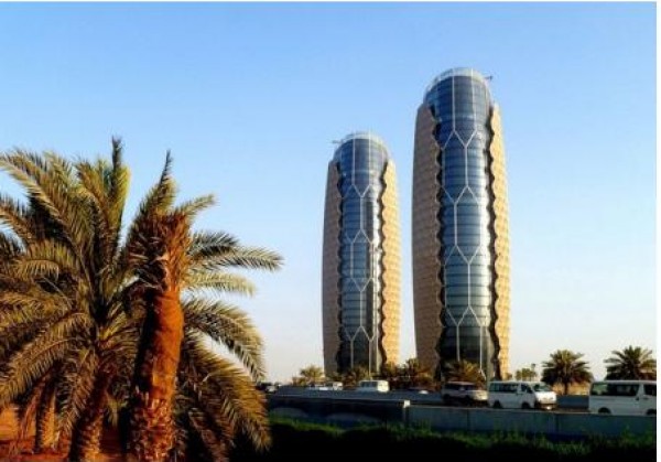 «أبراج البحار» في أبوظبي تصميم ذكي يتبع حركة الشمس