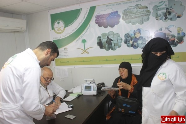 العيادات التخصصية السعودية تساعد سيدة سورية في مخيم الزعتري كانت تعاني من انسدادات في شرايين القلب