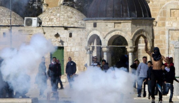 التقرير اليومي لأحداث مدينة القدس: مستوطنين بحماية قوات الاحتلال يقتحمون المسجد الاقصى