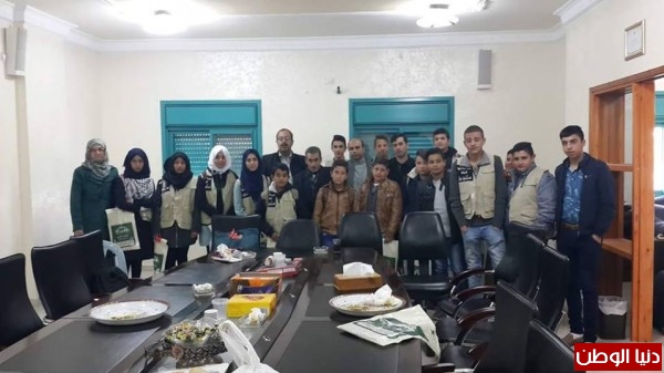 المستكشفون الصغار في مدرسة فرخه الثانوية المختلطة يزورن الجمعية التعاونية للتطوير والتنمية الزراعية