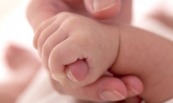 كيف تؤثر حواس طفلك على نموه وتطوره