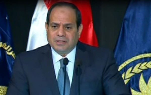 فيديو.. السيسي: "عاوزين نعيش شعار الجيش والشرطة والشعب ايد واحدة"