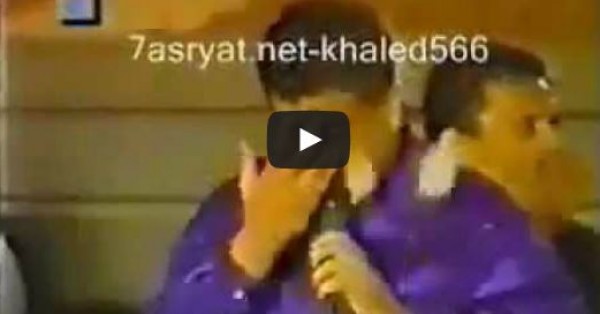 فيديو من الأرشيف... معجب رمى الورد على عمرو دياب فأصاب عينيه