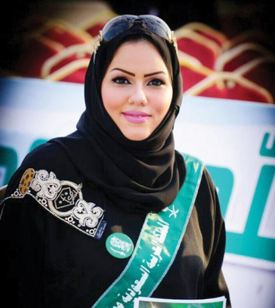 شبكة اعلام المرأة العربية تشيد بايمان الرجب اول مذيعة سعودية تترشح في الانتخابات البلدية