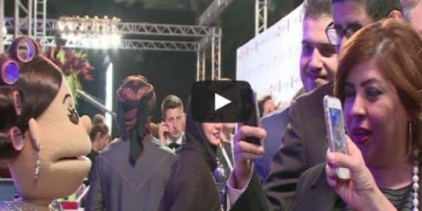 قبلات ساخنة من باسم يوسف وماجد المصري لـ«أبلة فاهيتا» .. اتفرج