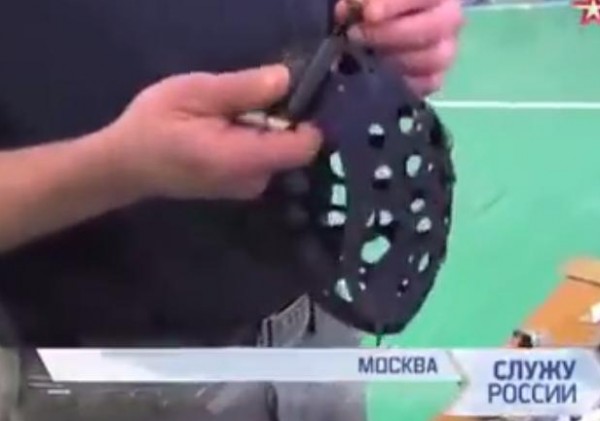 فيديو:  مهندسون روس يطورون نموذجا أوليا لتقنيات التحكم بالطائرات دون طيار (quadrocopter) عبر نبضات الدماغ المرسلة لاسلكي