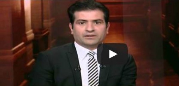 سقوط أحمد عمر هاشم عن كرسيه على الهواء