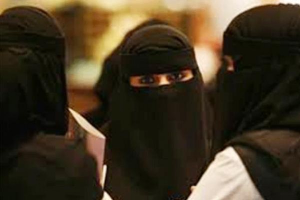 "العمل": لن يعمل بالمنشآت النسائية إلا المرأة السعودية