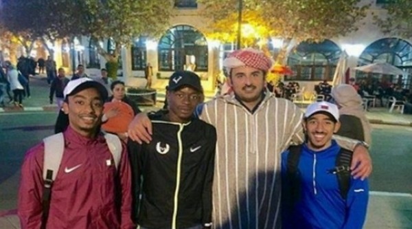 الشيخ تميم بالجلباب التقليدي المغربي