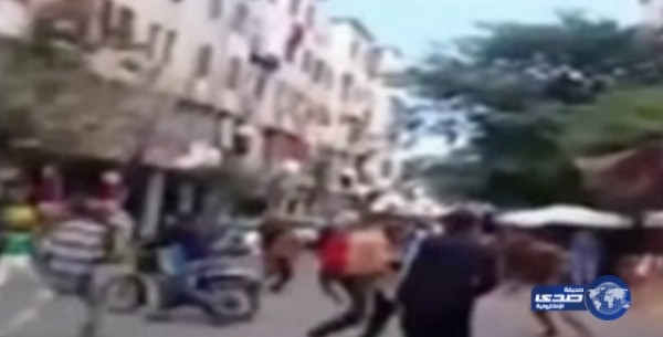 بالفيديو.. مشاجرة بالسيوف بين شابين في المغرب