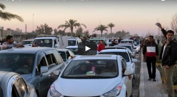 شاهد..الألغام تزيد من صعوبة إجلاء العائلات المحاصرة في الرمادي