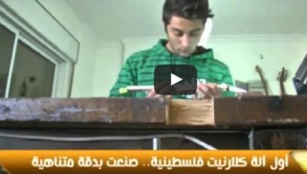 شاب فلسطيني ينجح في صناعة آلة الـ”كلارنيت” الغربية