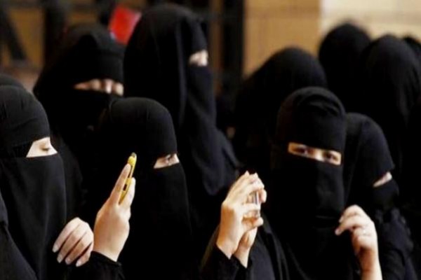 300 ألف سعودة نسائية "وهمية" في وظائف رجالية