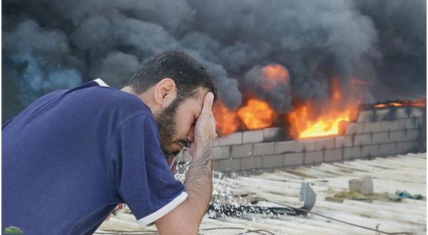 جدة: 17 فرقة تحاصر حريق «الباطرمة» في أسواق الجامعة