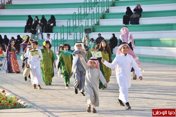 16 لوحة كرنفالية تحاكي التراث الجوفي وتستقطب زوار مهرجان الزيتون