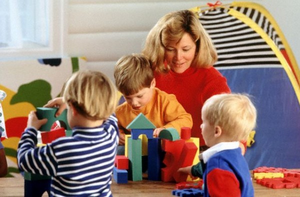 ما هي فوائد و تأثير اللعب مع الاطفال ؟