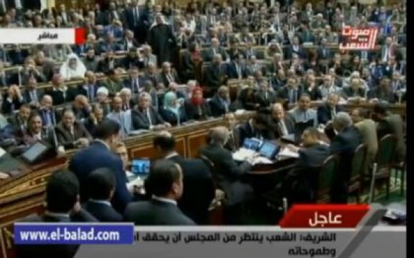 ضحك هستيرى فى البرلمان بعد فشل الوكيلين فى قراءة أيه من القرأن .. فيديو