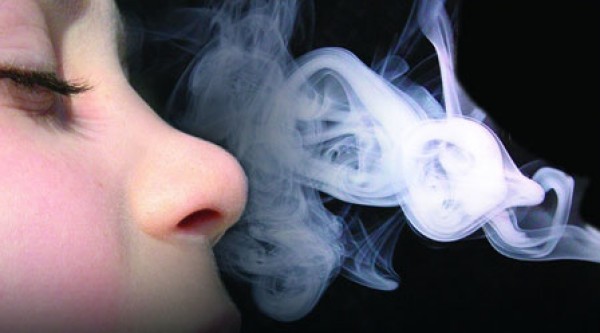 التدخين السلبي .. يعرّض الأطفال لمخاطر جسيمة