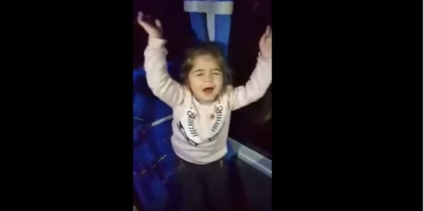 فيديو|طفلة تقلد أم كلثوم بإنفعال!!