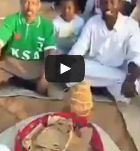 مباراة كرة قدم طريفة لمسنين في السعودية