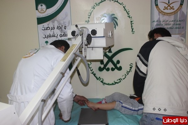 العيادات التخصصية السعودية تعالج حالة مرضية لطفل سوري يعاني من اورام و رضوض في كاحل القدم في مخيم الزعتري