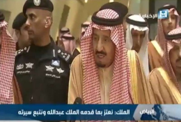فيديو.. خادم الحرمين يتذكر أخاه الملك عبدالله بكلمات وفاء حانية.. كان عهده محموداً