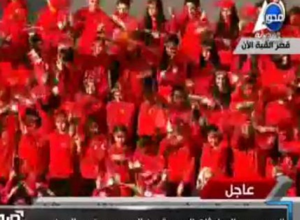 شاهد: أطفال مصر يستقبلون الرئيس الصيني بالأعلام