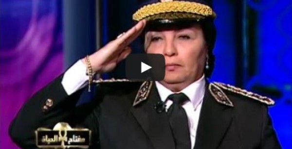 إيمان عز الدين تنهى برنامجها بالتحية العسكرية