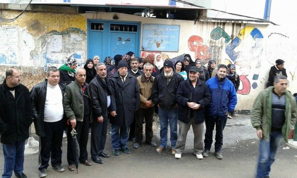 اللجان والحراك الشعبي يغلقون مكتب مدير الانروا بعين الحلوة
