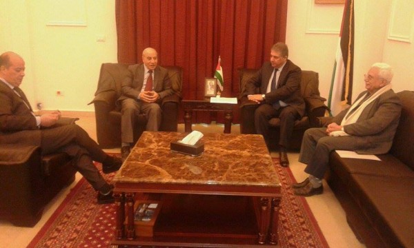 الدبور وفيصل : دعوة لاستمرار التحركات حتى تتراجع الاونروا عن نظام الاستشفاء المجحف
