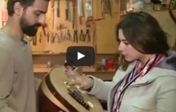 شاهد: سوري يواجه قسوة اللجوء بصناعة آلات موسيقية