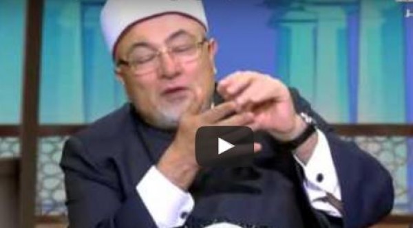 متصل على الهواء يسأل عن حكم خروج ريح أثناء العمره