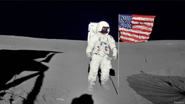 وفاة ادغار ميتشل، سادس انسان يمشي على سطح القمر