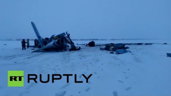 مقتل 3 أشخاص في تحطم طائرة "آن-2" في مقاطعة أورينبورغ الروسية (فيديو)