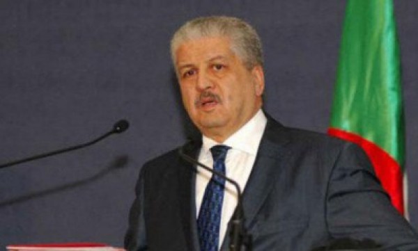 رئيس الوزراء الجزائري يدافع عن مشروع مراجعة الدستور