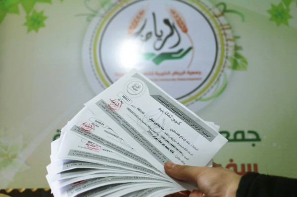 جمعية "الرياض" توزع كفالات شهرية على 37 طفلا يتيما