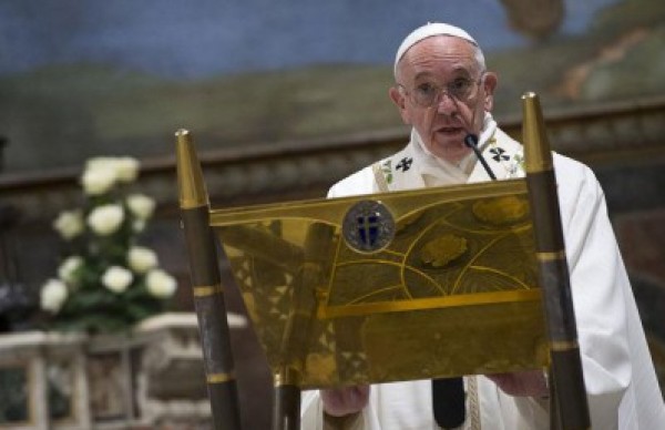 البابا يدعو الى مساعدة السوريين النازحين ودعم المفاوضات