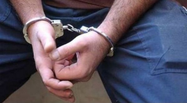 الشرطة تقبض على شخص بتهمة حيازة مواد مخدرة في نابلس