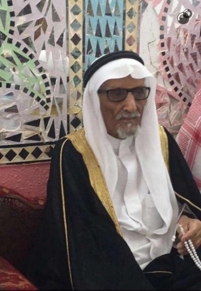 بالصور: سعوديون يحتفلون بزواج جدهم التسعيني