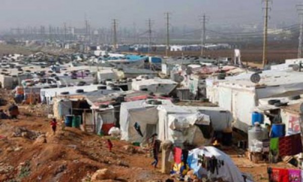 مخيمات النازحين السوريين قرب تركيا بلغت قدرتها القصوى على الاستيعاب