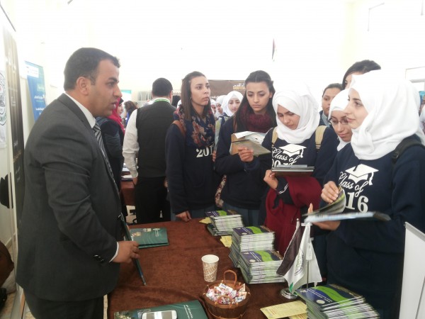جامعة خضوري تشارك في اليوم الإرشادي لطلبة التوجيهي وذويهم في محافظة القدس