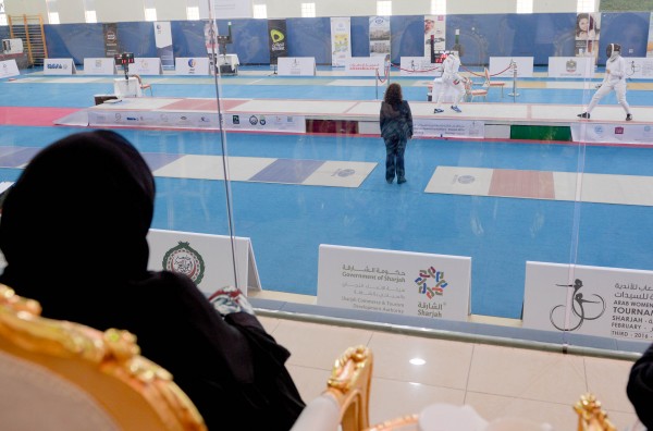 جواهر القاسمي تشهد نصف النهائي لمنافسات المبارزة في دورة الألعاب للأندية العربية للسيدات