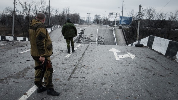 مقتل 3 أشخاص بانفجار عبوة ناسفة أسفل حافلة ركاب شرقي أوكرانيا