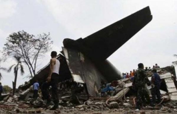 مقتل 3 في تحطم طائرة تدريب للسلاح الجوي الإندونيسي