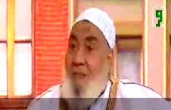 بالفيديو: شيخ مصري كبير يقسم بالله أنه تزوج جنية وأنجب منها 3 أولاد