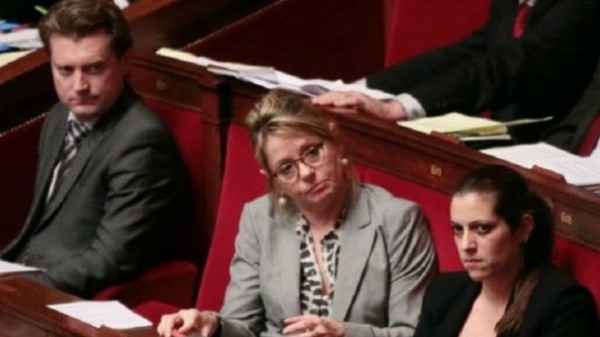 هجمات باريس: البرلمان الفرنسي يستعد للتصويت على تعديلات دستورية تجرد المدانين بالإرهاب من الجنسية